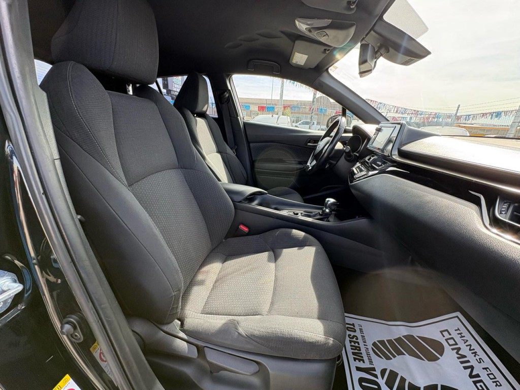 2018 Toyota C-HR Image 24