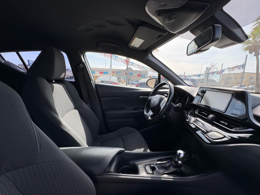 2018 Toyota C-HR Image 26