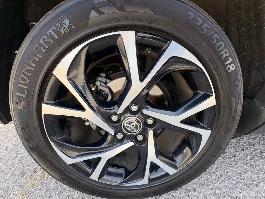 2018 Toyota C-HR Image 27