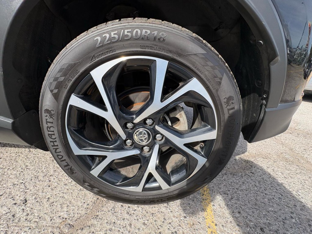 2018 Toyota C-HR Image 28