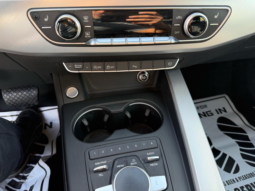 2017 Audi A4 Image 25