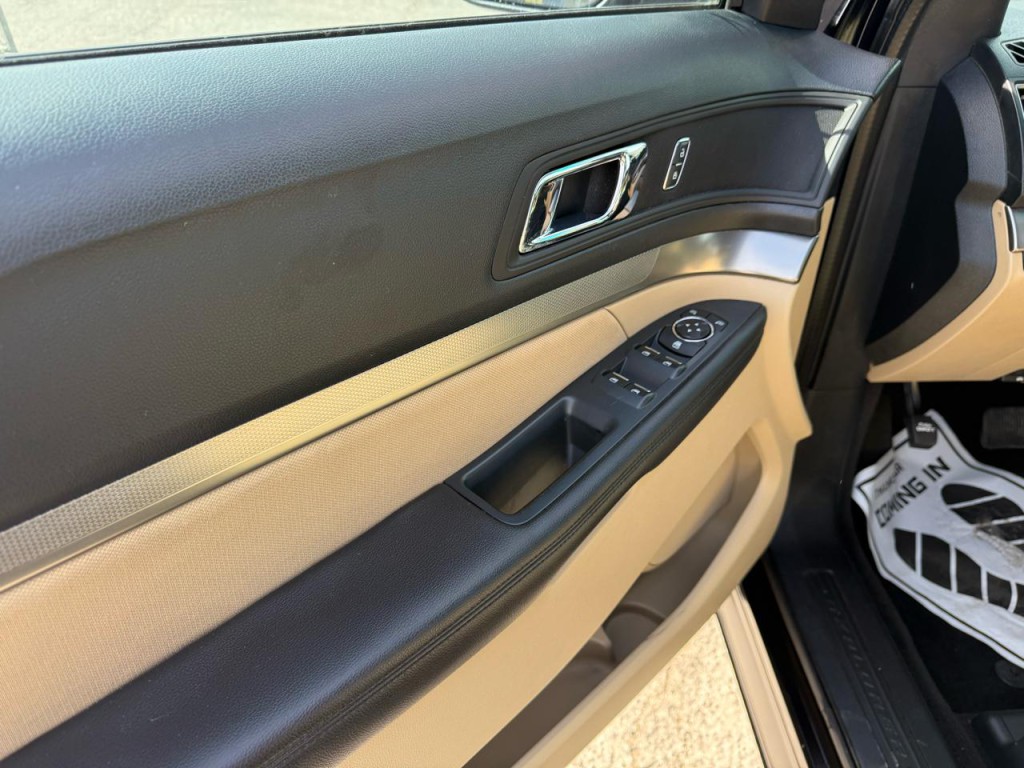 2016 Ford Explorer Image 9