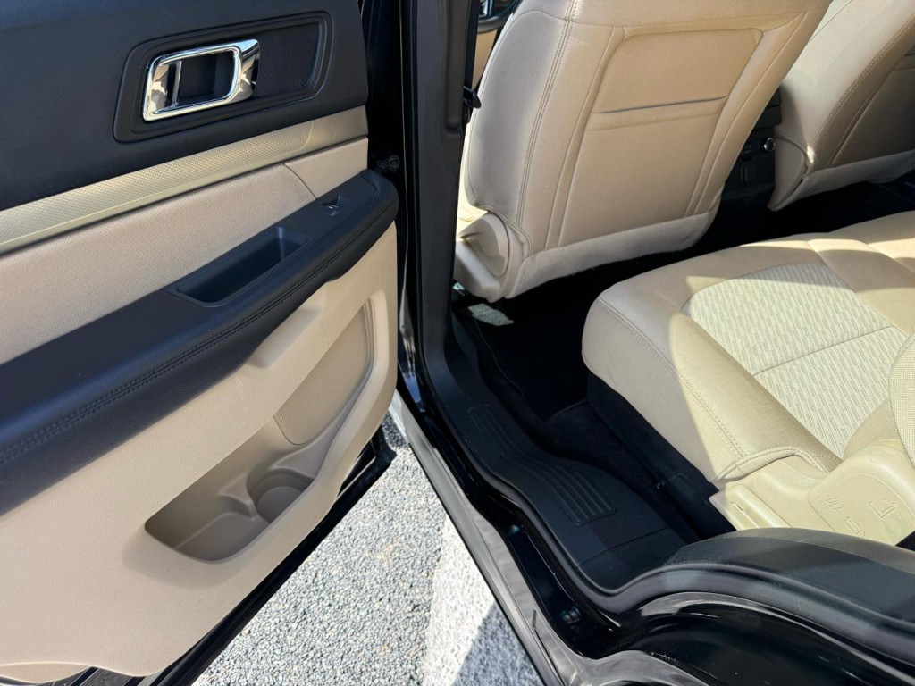 2016 Ford Explorer Image 13