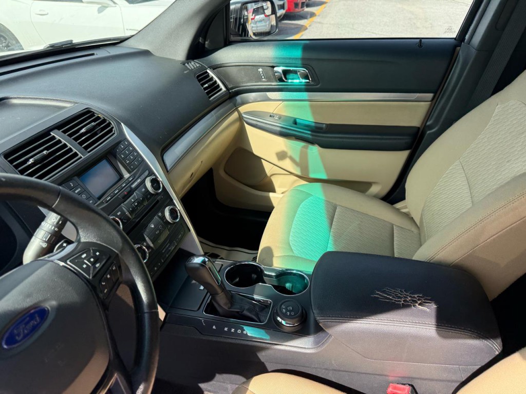2016 Ford Explorer Image 27