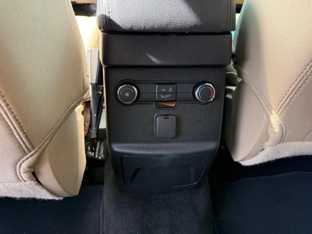 2016 Ford Explorer Image 36