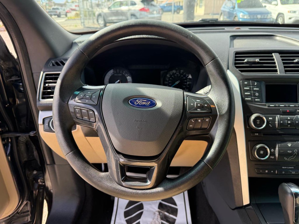 2016 Ford Explorer Image 39