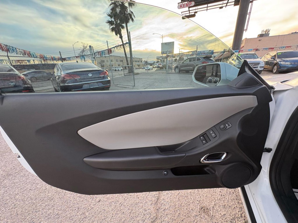 2015 Chevrolet Camaro Image 11