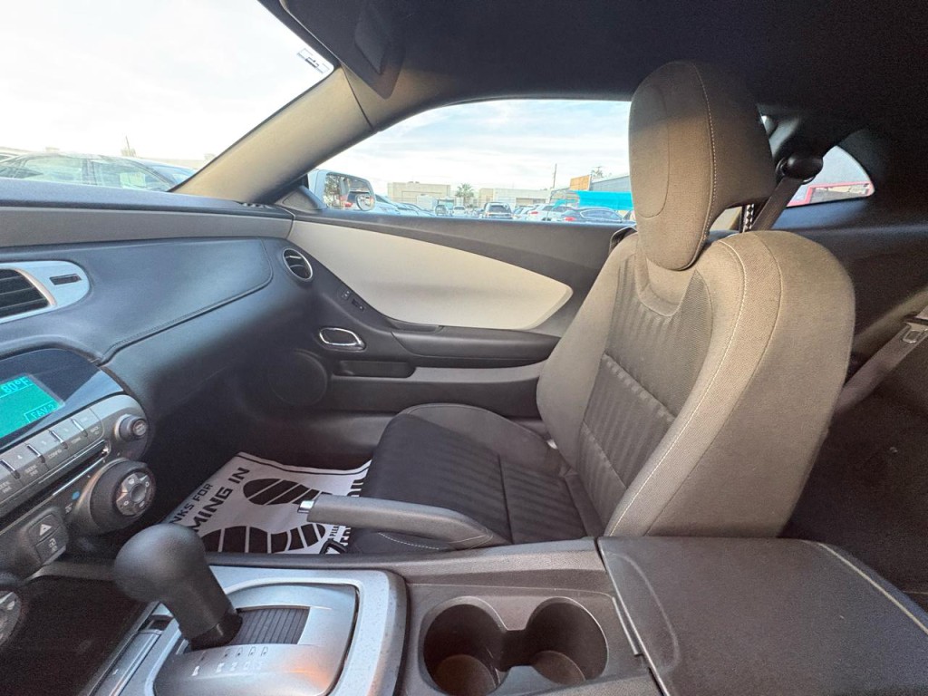 2015 Chevrolet Camaro Image 16