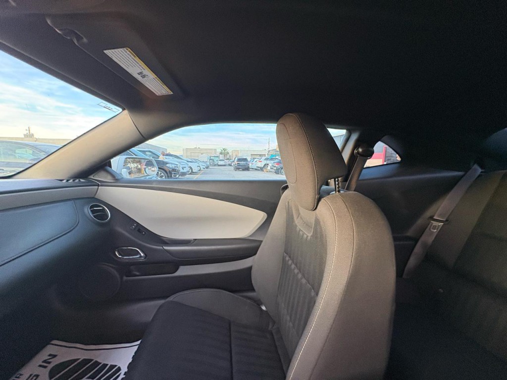 2015 Chevrolet Camaro Image 19