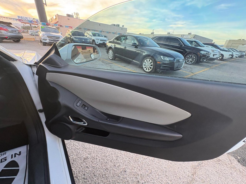 2015 Chevrolet Camaro Image 24