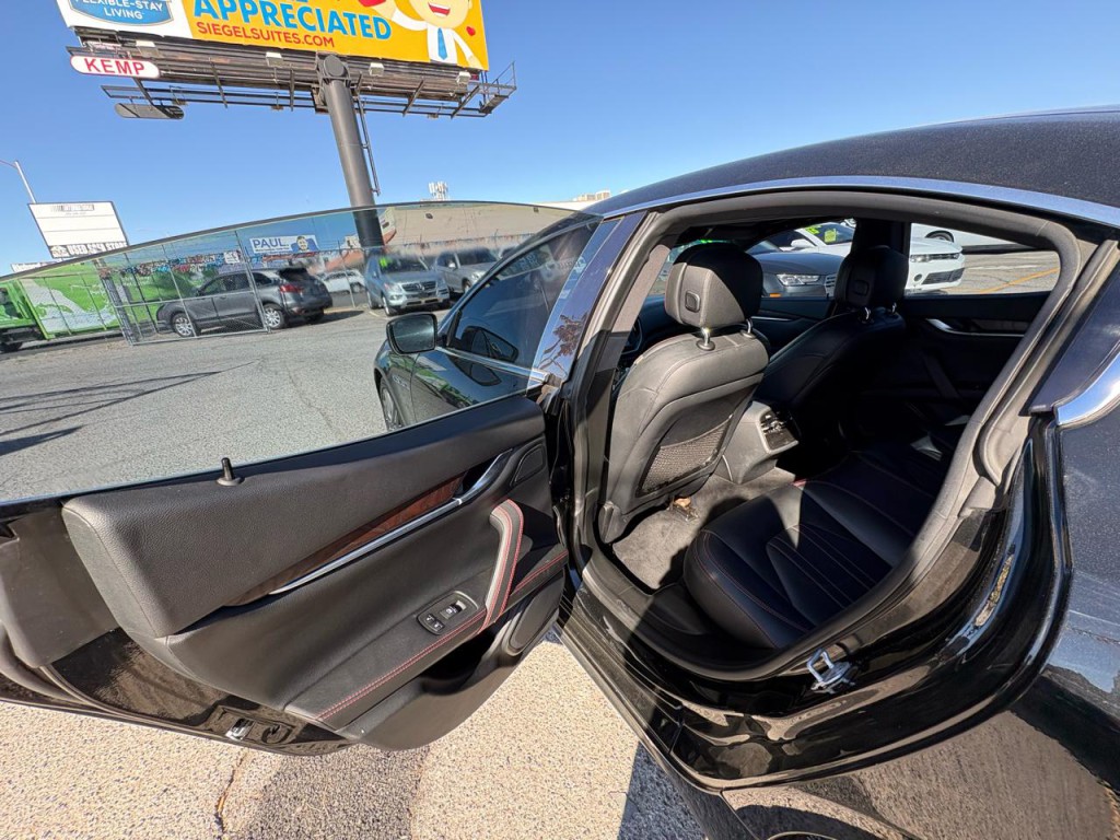 2015 Maserati Ghibli Image 30