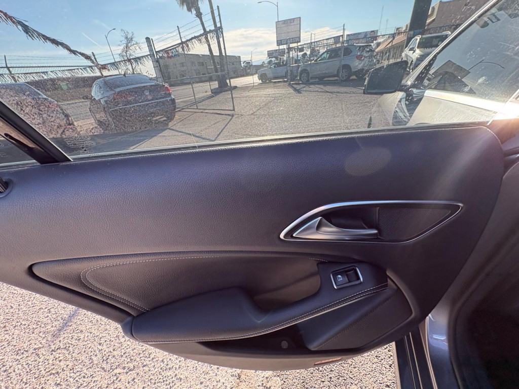 2015 Mercedes-Benz CLA-Class Image 27