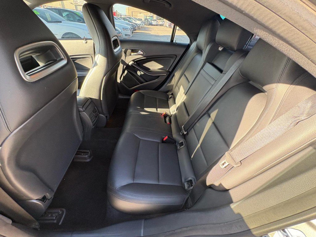 2015 Mercedes-Benz CLA-Class Image 28