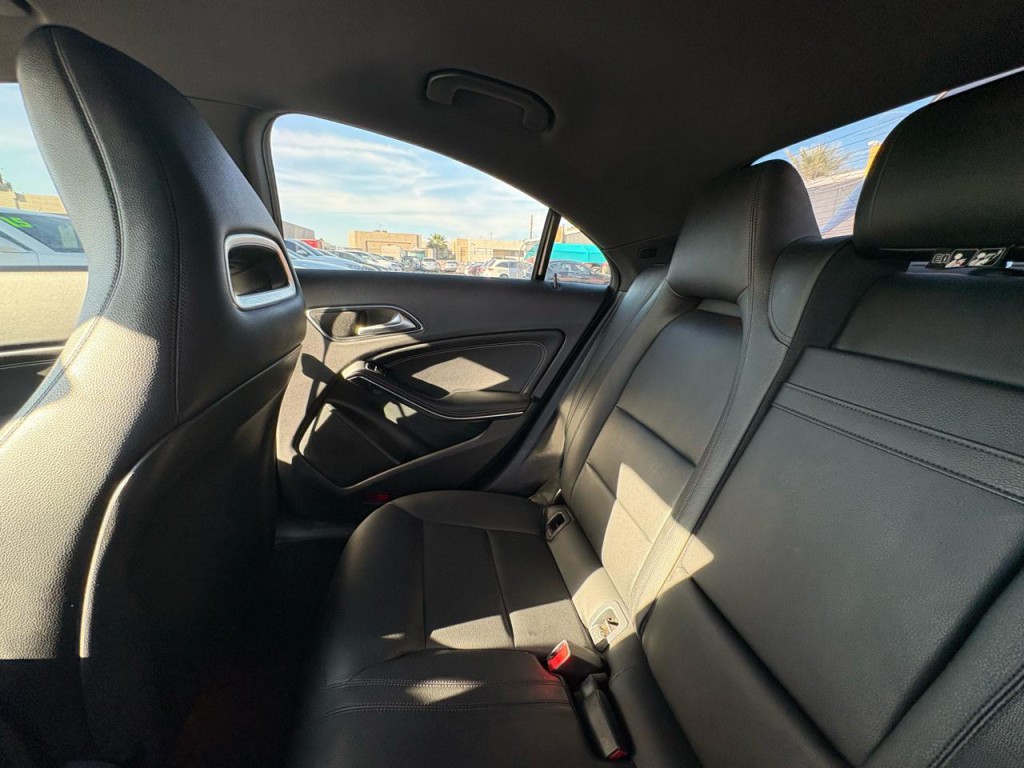 2015 Mercedes-Benz CLA-Class Image 30