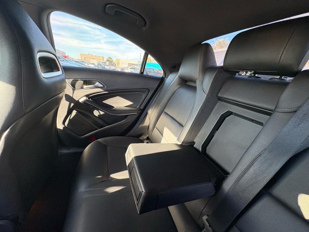 2015 Mercedes-Benz CLA-Class Image 31