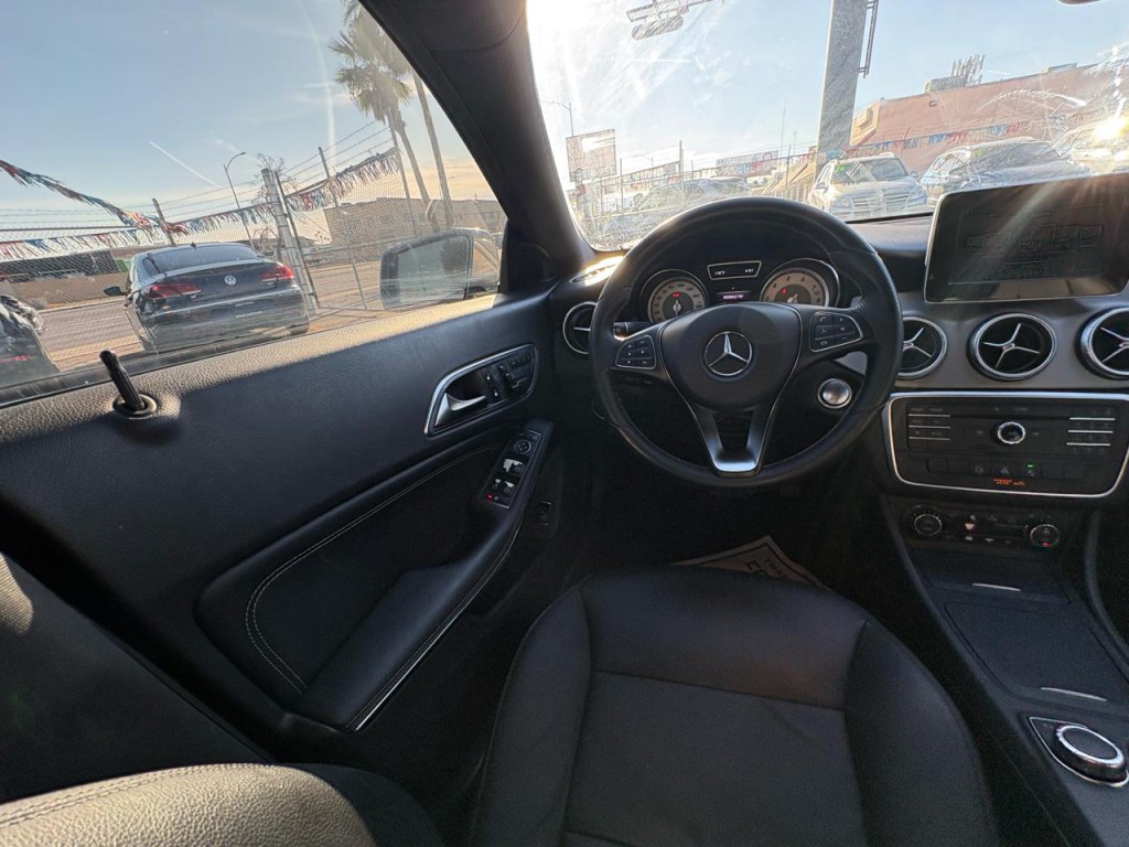 2015 Mercedes-Benz CLA-Class Image 34