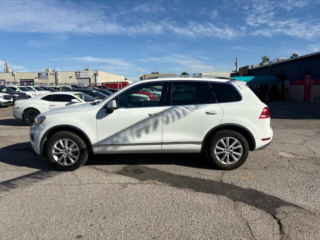 2014 Volkswagen Touareg Image 2