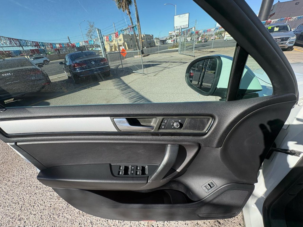 2014 Volkswagen Touareg Image 11