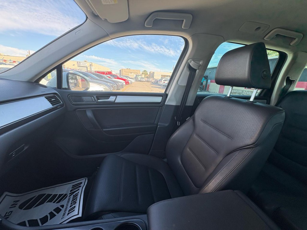 2014 Volkswagen Touareg Image 13