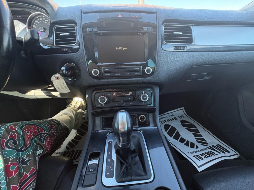 2014 Volkswagen Touareg Image 16