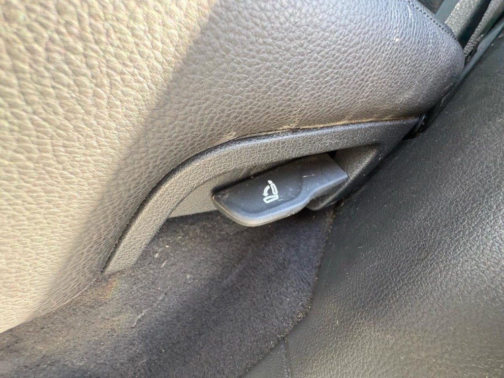 2014 Volkswagen Touareg Image 25