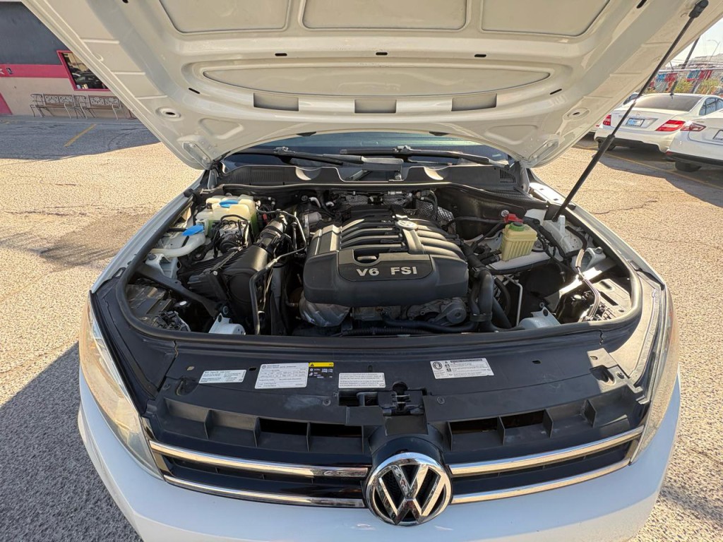 2014 Volkswagen Touareg Image 27