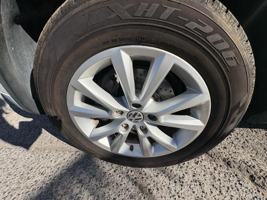 2014 Volkswagen Touareg Image 28