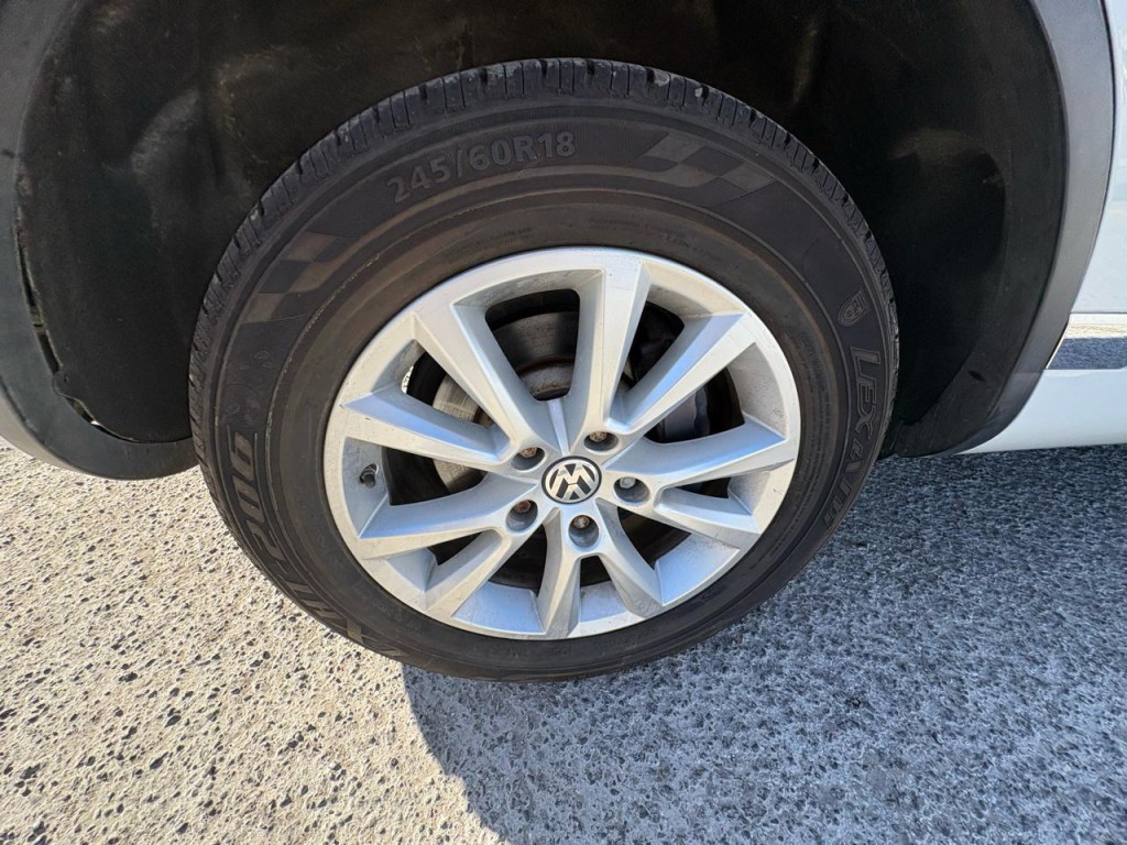 2014 Volkswagen Touareg Image 30