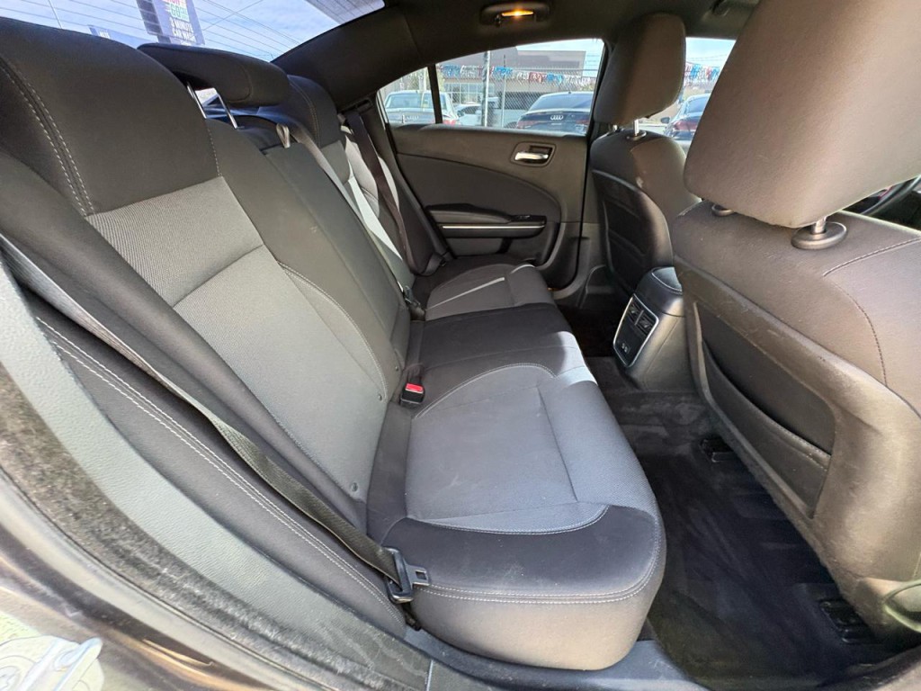 2015 Dodge Charger Image 24