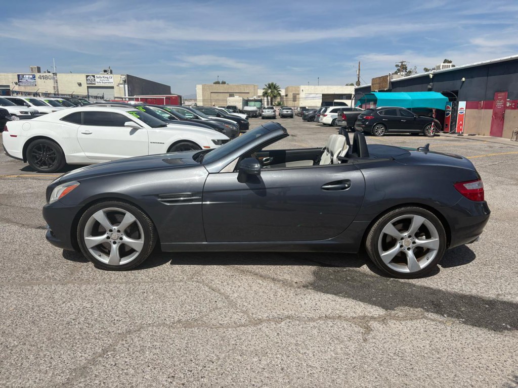 2012 Mercedes-Benz SLK-Class Image 2