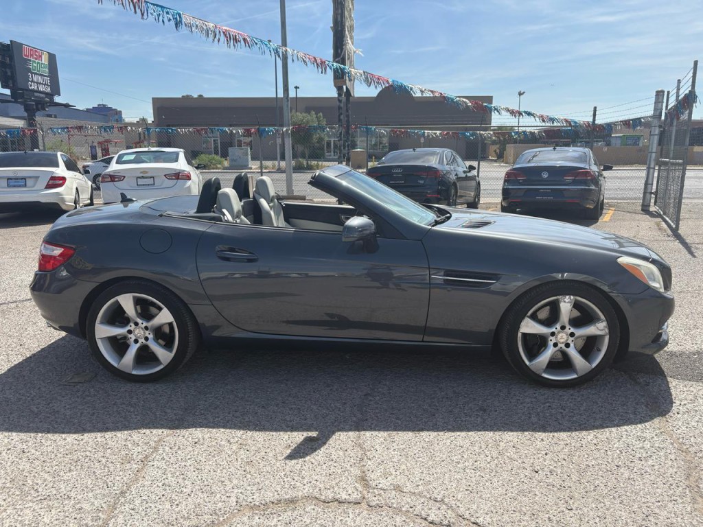 2012 Mercedes-Benz SLK-Class Image 6