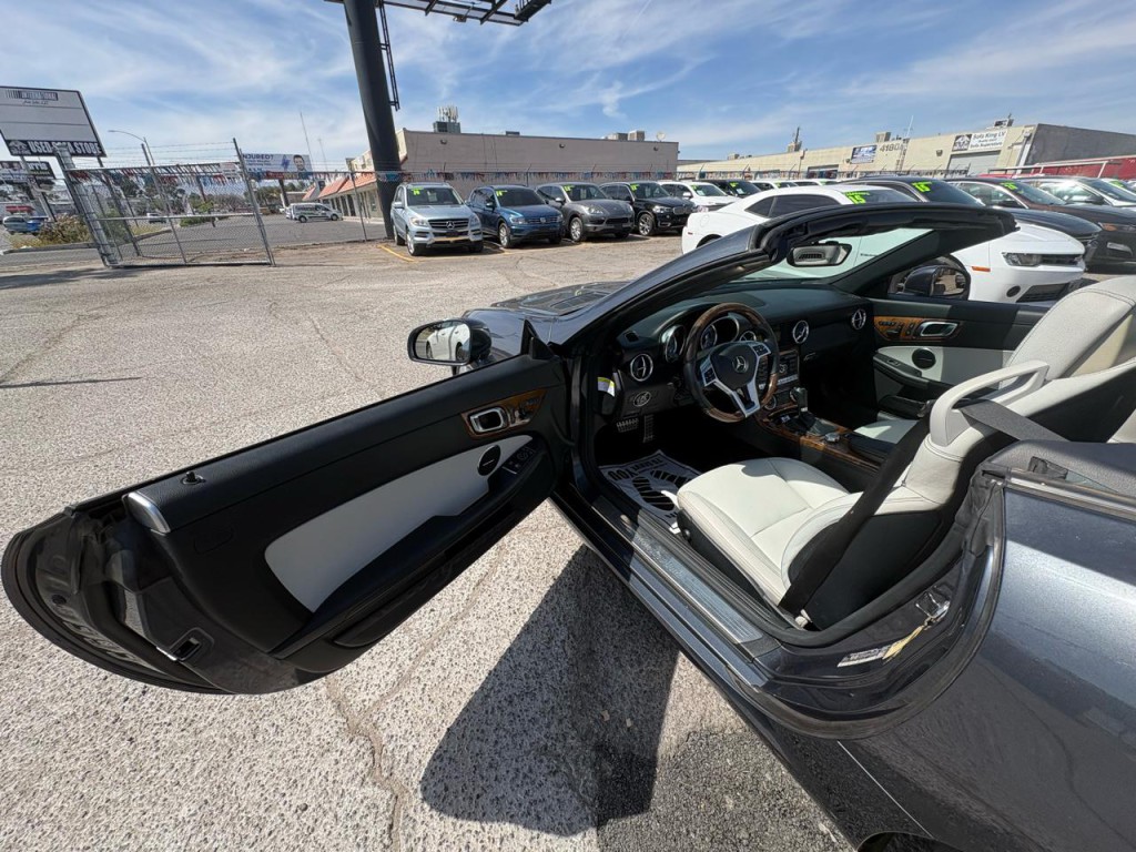 2012 Mercedes-Benz SLK-Class Image 9