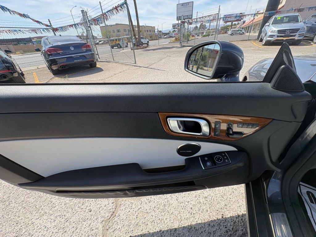 2012 Mercedes-Benz SLK-Class Image 10