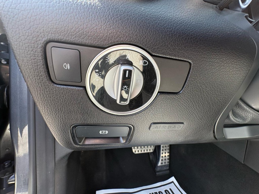 2012 Mercedes-Benz SLK-Class Image 12