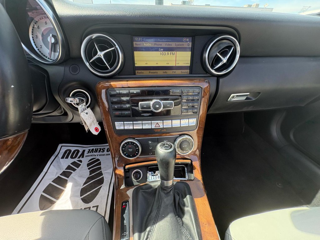 2012 Mercedes-Benz SLK-Class Image 16