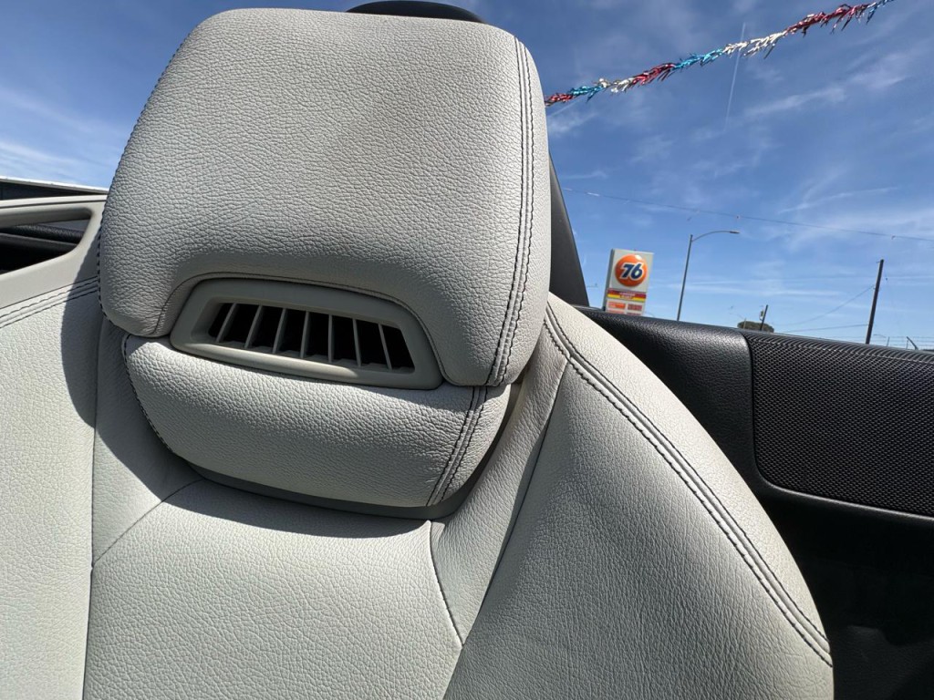 2012 Mercedes-Benz SLK-Class Image 19