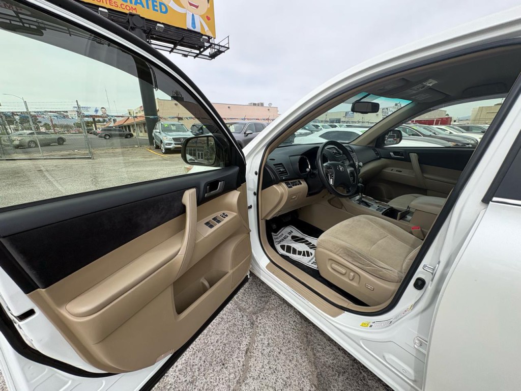 2012 Toyota Highlander Image 11