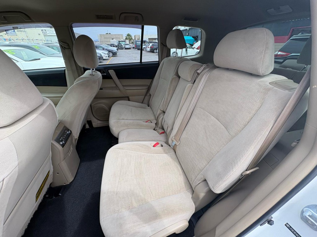 2012 Toyota Highlander Image 16
