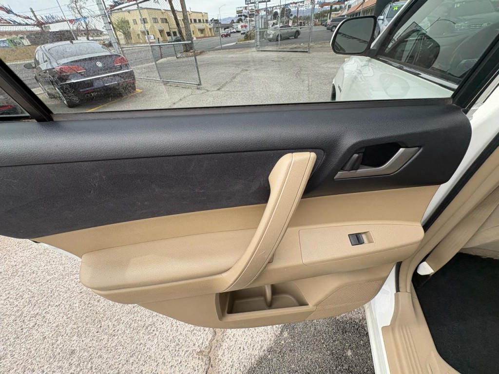 2012 Toyota Highlander Image 18