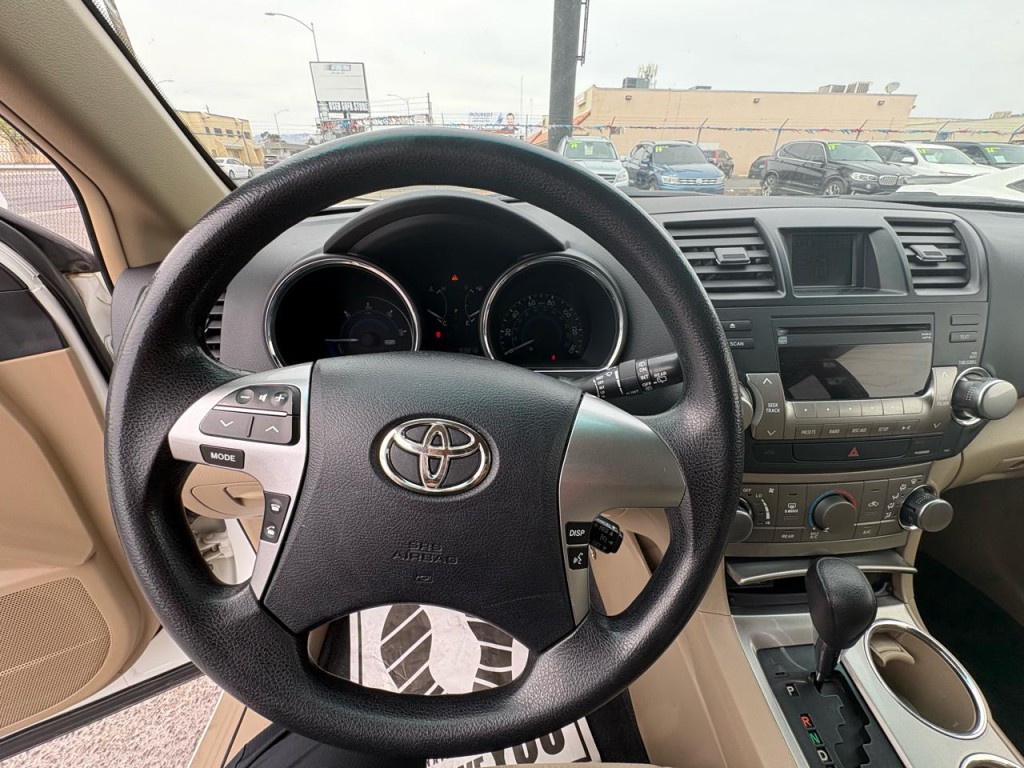 2012 Toyota Highlander Image 25