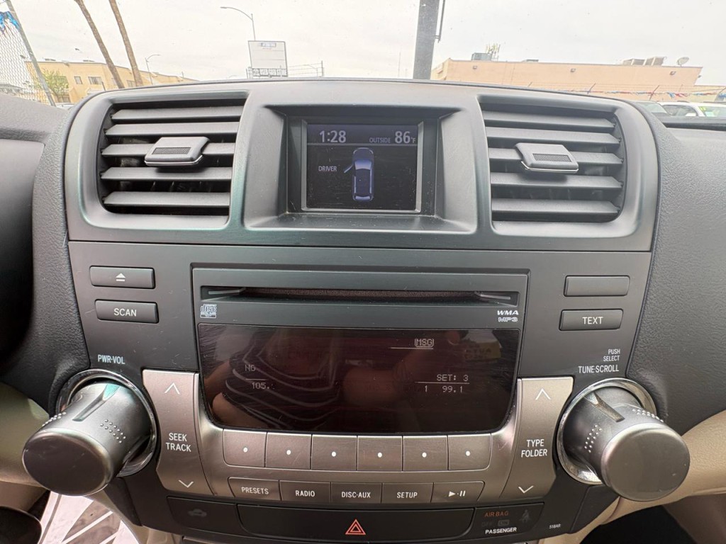 2012 Toyota Highlander Image 29