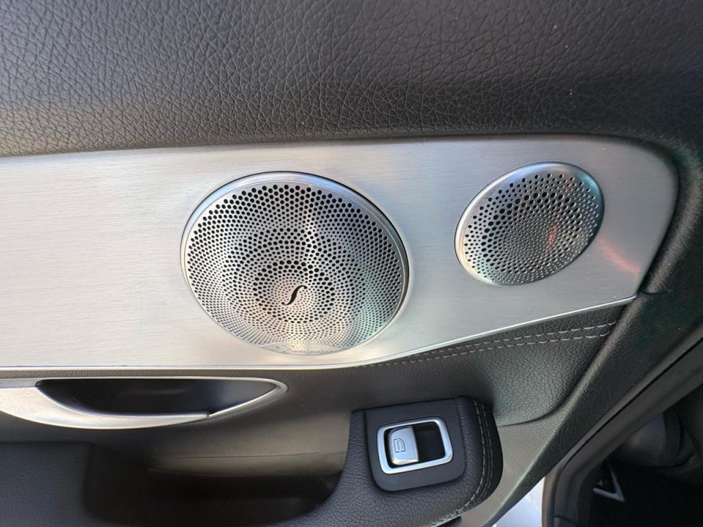 2015 Mercedes-Benz C-Class Image 21