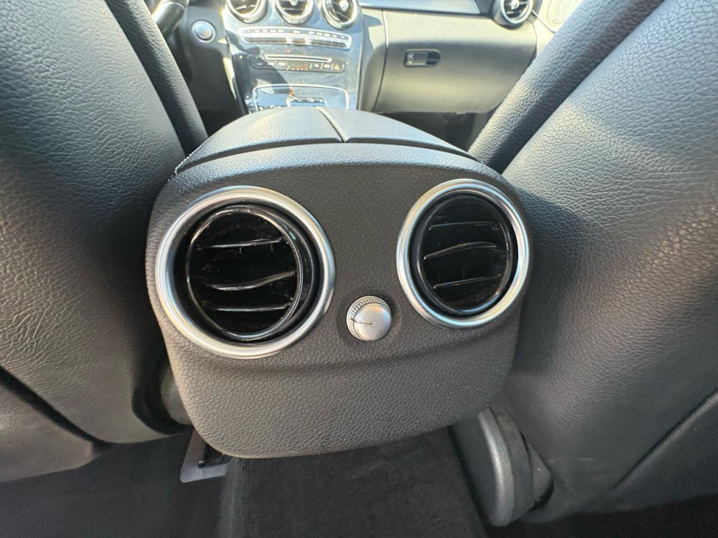2015 Mercedes-Benz C-Class Image 22