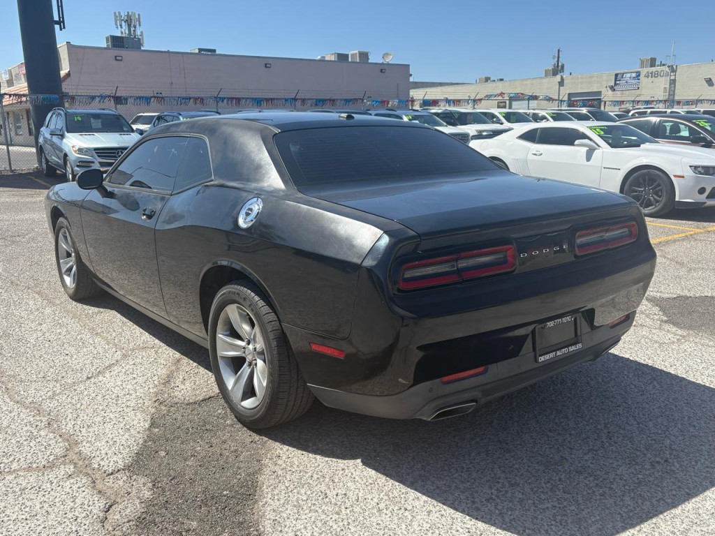 2015 Dodge Challenger Image 4