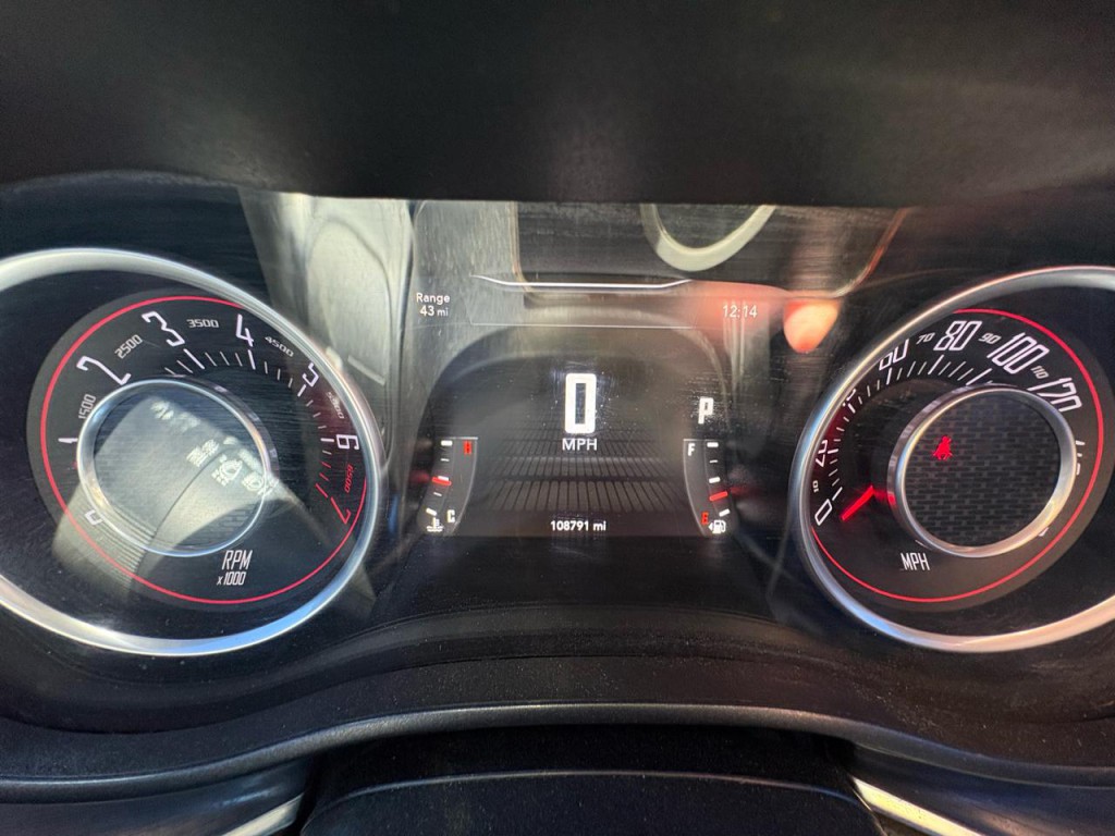 2015 Dodge Challenger Image 16
