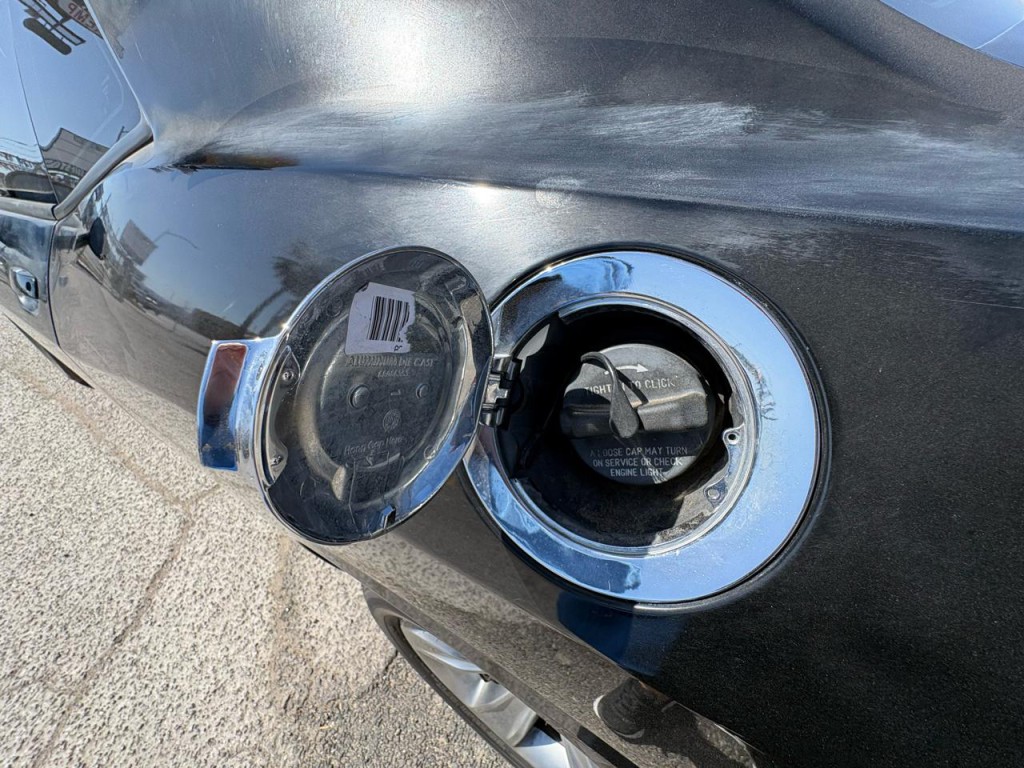 2015 Dodge Challenger Image 25