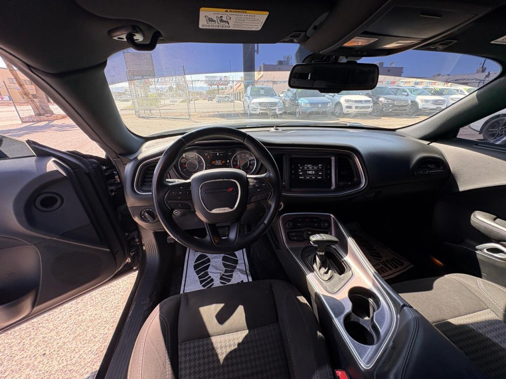 2015 Dodge Challenger Image 32