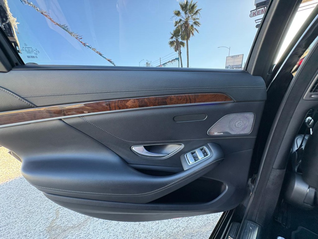 2014 Mercedes-Benz S-Class Image 37