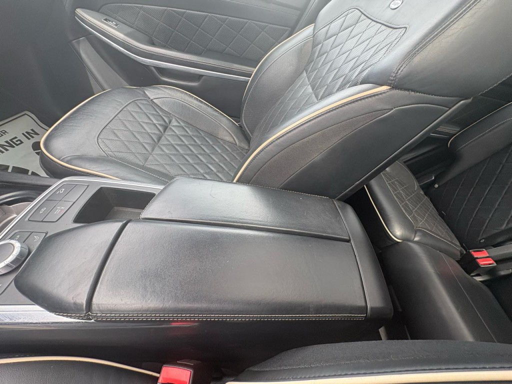 2015 Mercedes-Benz GL-Class Image 16