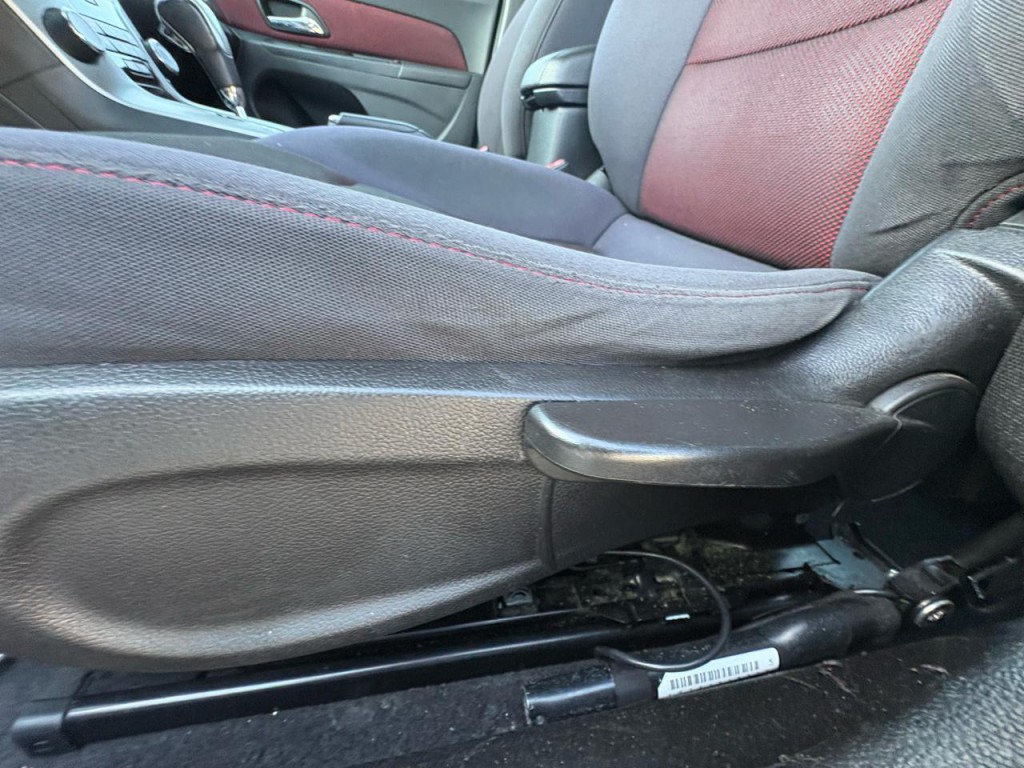 2013 Chevrolet Cruze Image 11